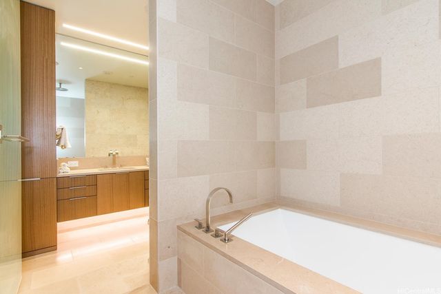 1388 Ala Moana Boulevard 3303, Honolulu, HI 96814