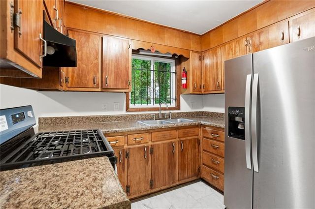 799 Kings Grant Drive NW, Atlanta, GA 30318