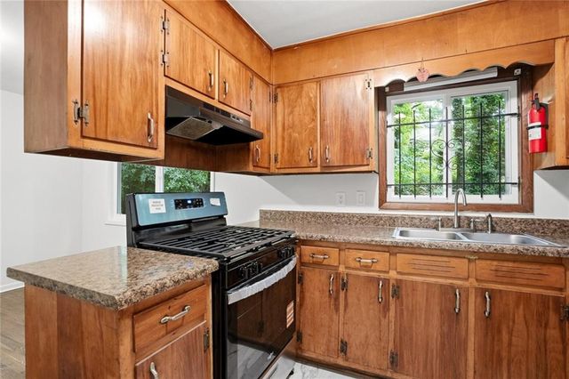799 Kings Grant Drive NW, Atlanta, GA 30318