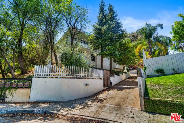 15656 Crownridge Place, Sherman Oaks, CA 91403