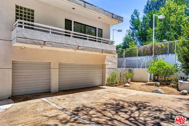 15656 Crownridge Place, Sherman Oaks, CA 91403