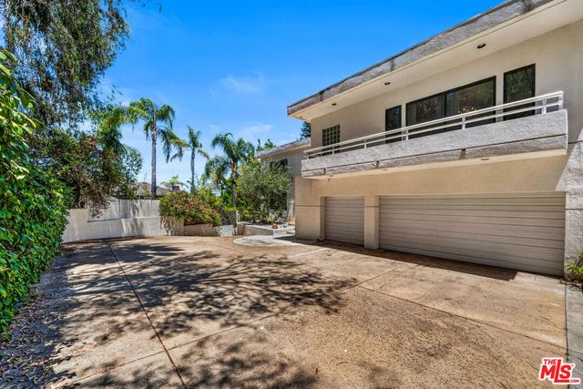 15656 Crownridge Place, Sherman Oaks, CA 91403