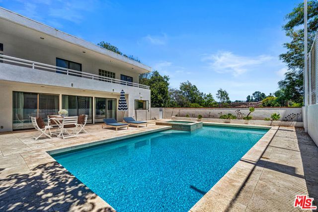 15656 Crownridge Place, Sherman Oaks, CA 91403