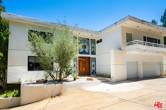 15656 Crownridge Place, Sherman Oaks, CA 91403