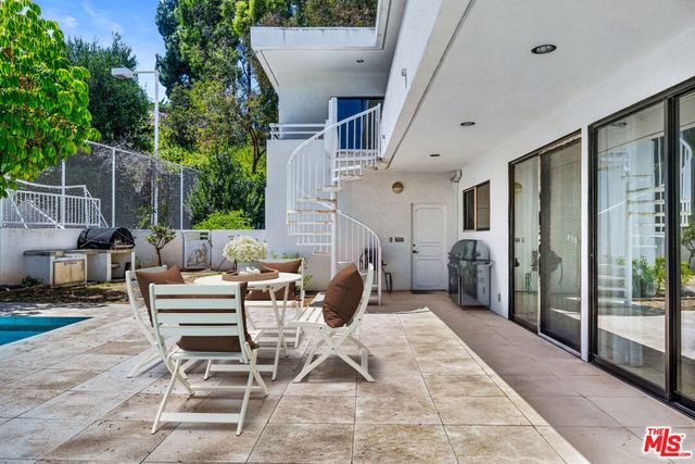 15656 Crownridge Place, Sherman Oaks, CA 91403