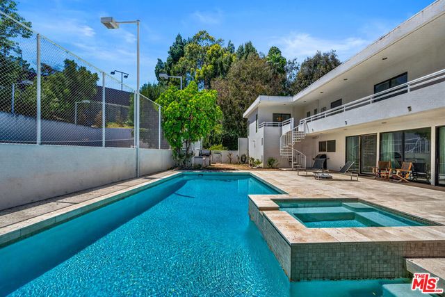 15656 Crownridge Place, Sherman Oaks, CA 91403