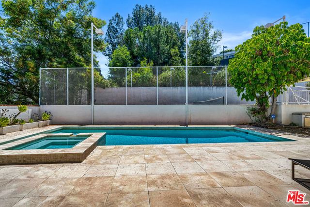 15656 Crownridge Place, Sherman Oaks, CA 91403