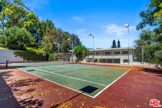 15656 Crownridge Place, Sherman Oaks, CA 91403