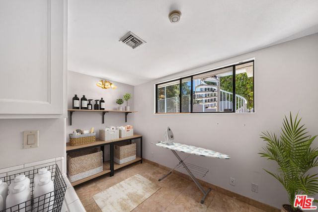 15656 Crownridge Place, Sherman Oaks, CA 91403