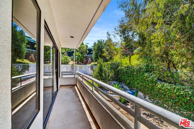 15656 Crownridge Place, Sherman Oaks, CA 91403