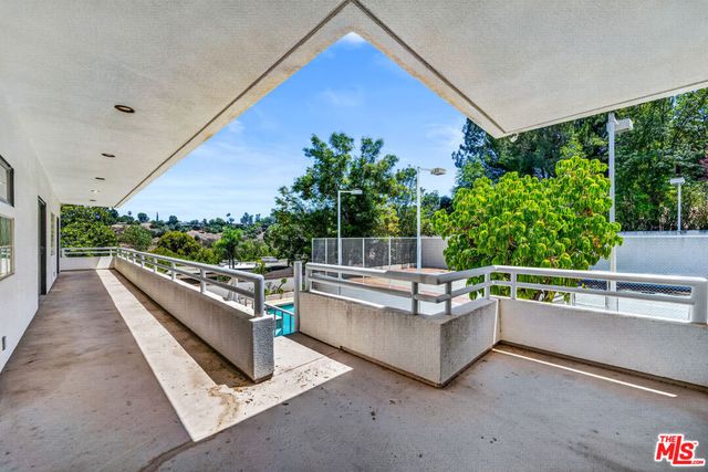 15656 Crownridge Place, Sherman Oaks, CA 91403