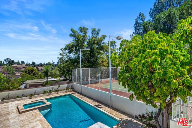 15656 Crownridge Place, Sherman Oaks, CA 91403