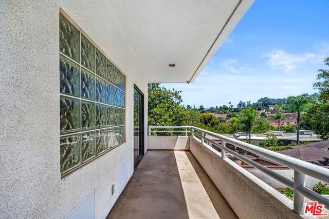 15656 Crownridge Place, Sherman Oaks, CA 91403