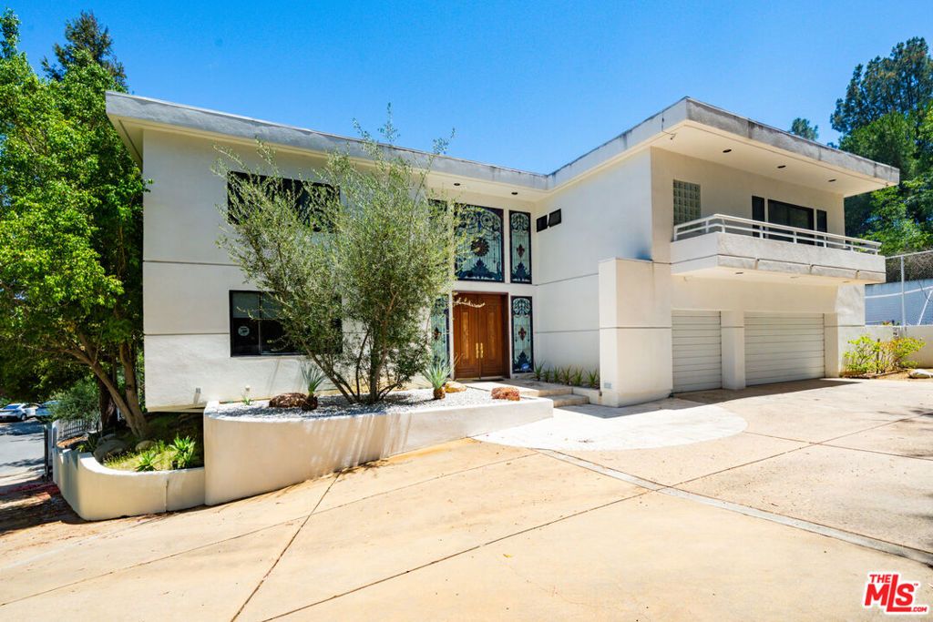15656 Crownridge Place, Sherman Oaks, CA 91403