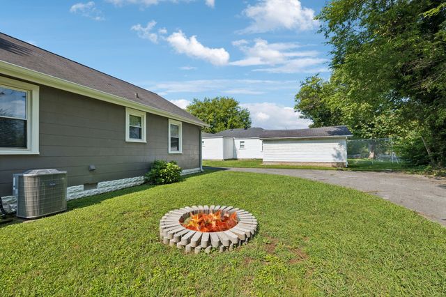 211 Rushwood Dr, Murfreesboro, TN 37130