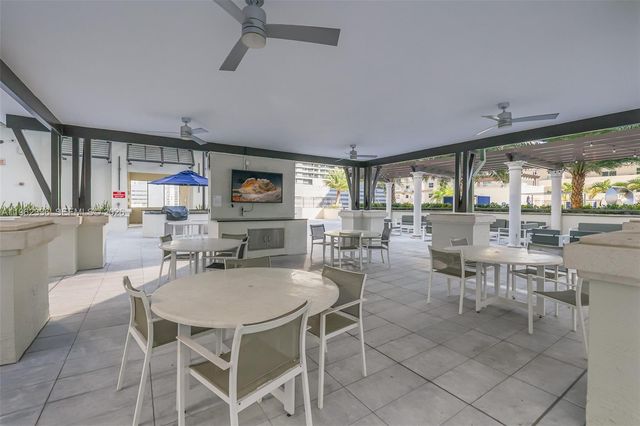 999 SW 1st Ave 1916, Miami, FL 33130