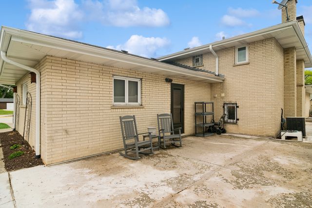 885 W Army Trail Boulevard, Addison, IL 60101