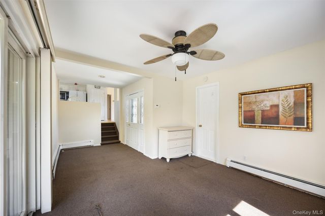 95 Laurel Road, Lindenhurst, NY 11757