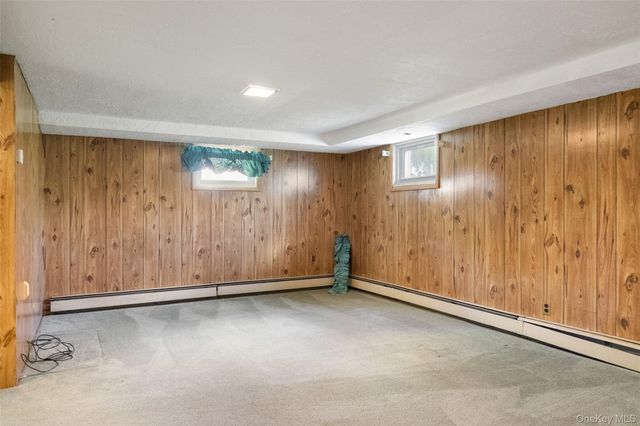 95 Laurel Road, Lindenhurst, NY 11757