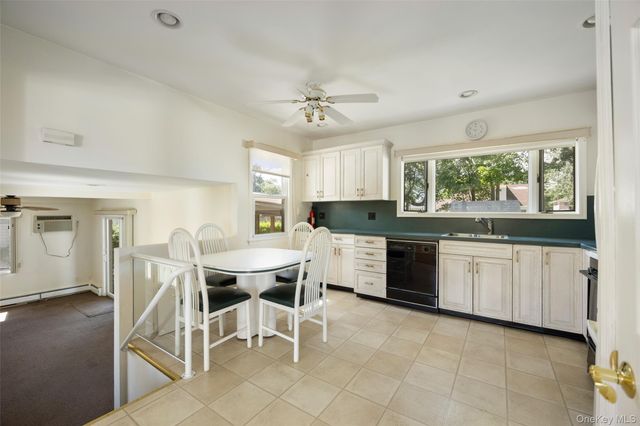95 Laurel Road, Lindenhurst, NY 11757