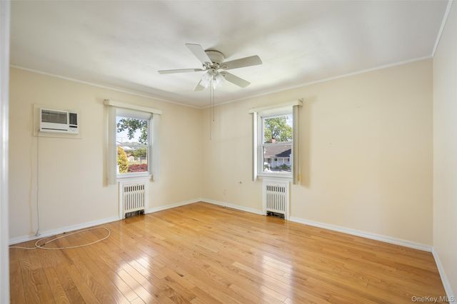 95 Laurel Road, Lindenhurst, NY 11757