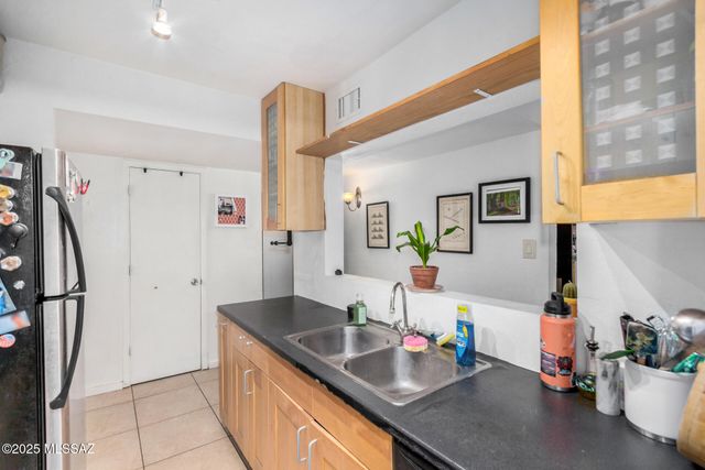 1600 N Wilmot Rd Unit 160, Tucson, AZ 85712