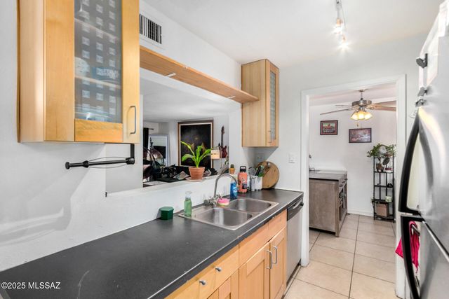 1600 N Wilmot Rd Unit 160, Tucson, AZ 85712