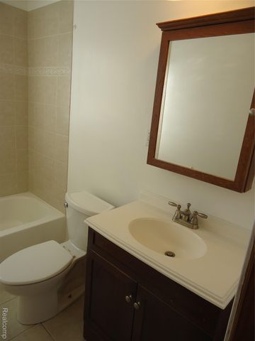 829 HUDSON Street, Wyandotte, MI 48192