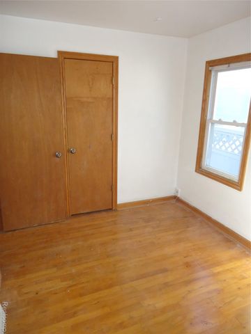 829 HUDSON Street, Wyandotte, MI 48192