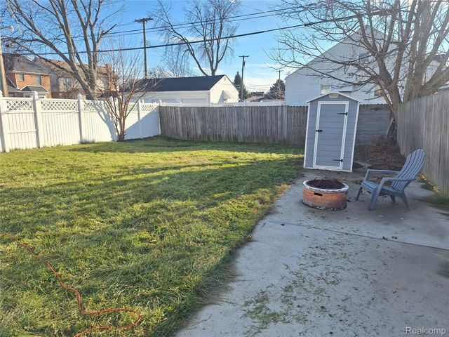 829 HUDSON Street, Wyandotte, MI 48192