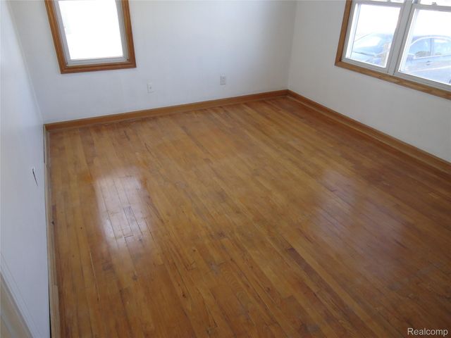 829 HUDSON Street, Wyandotte, MI 48192