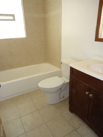 829 HUDSON Street, Wyandotte, MI 48192