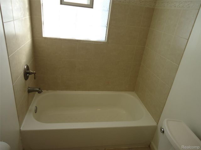 829 HUDSON Street, Wyandotte, MI 48192