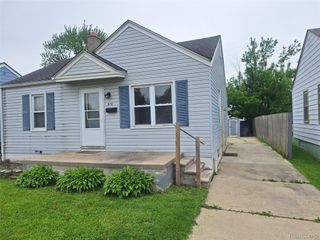 829 HUDSON Street, Wyandotte, MI 48192