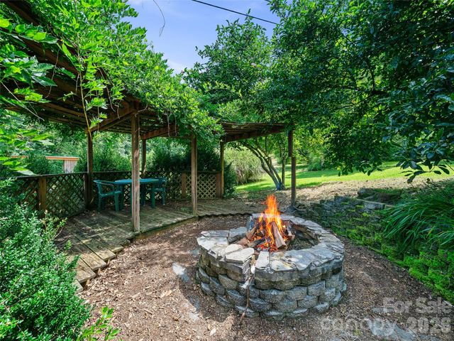 161 Moody Mountain Road, Burnsville, NC 28714