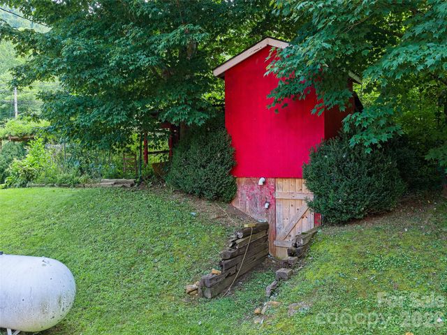 161 Moody Mountain Road, Burnsville, NC 28714