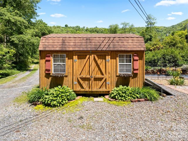 161 Moody Mountain Road, Burnsville, NC 28714