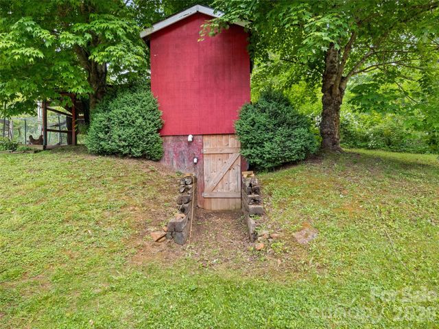 161 Moody Mountain Road, Burnsville, NC 28714