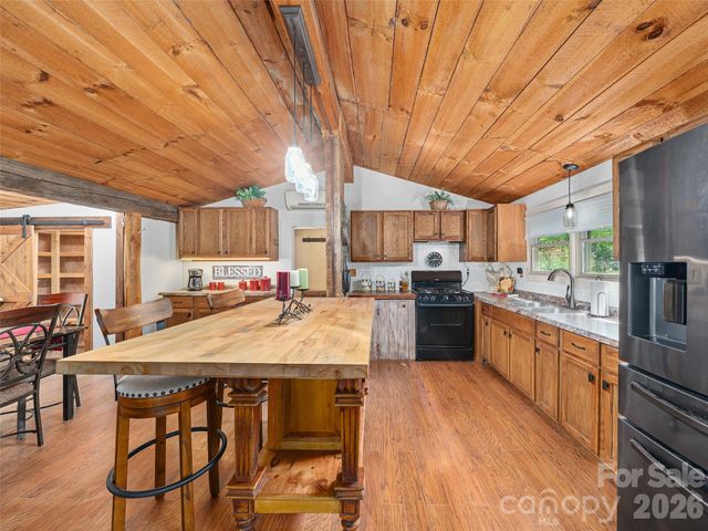 161 Moody Mountain Road, Burnsville, NC 28714