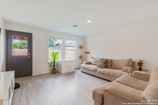 9627 Strand Ct, San Antonio, TX 78245