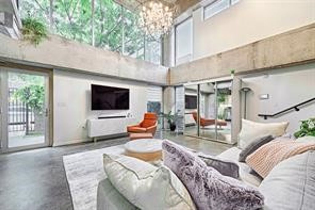 1001 Belleview Street 104, Dallas, TX 75215