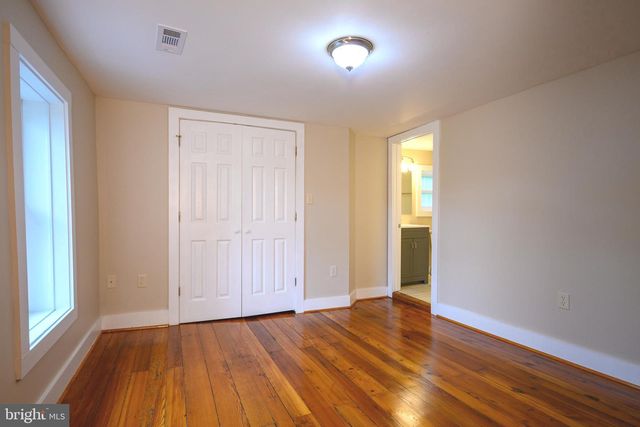 169 CREEK RD E, Toms Brook, VA 22660