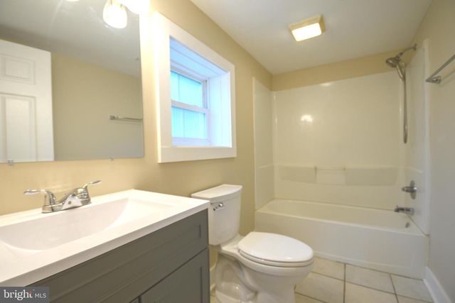 169 CREEK RD E, Toms Brook, VA 22660