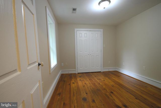 169 CREEK RD E, Toms Brook, VA 22660