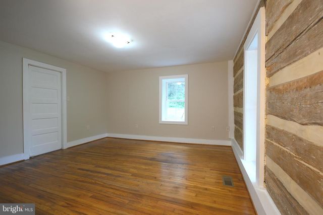 169 CREEK RD E, Toms Brook, VA 22660