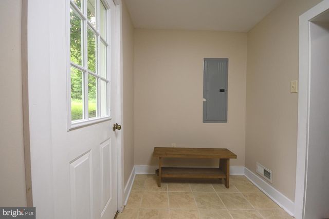169 CREEK RD E, Toms Brook, VA 22660
