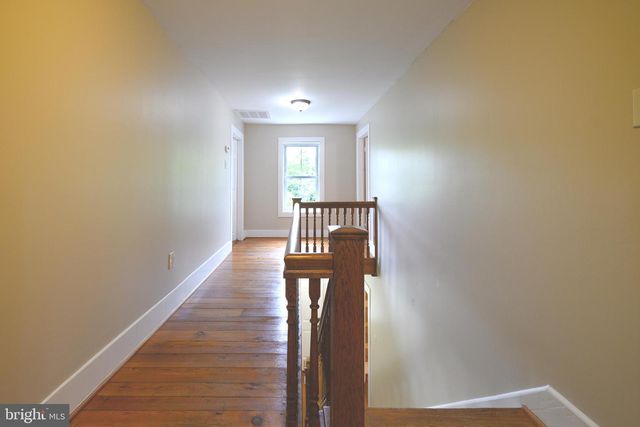 169 CREEK RD E, Toms Brook, VA 22660