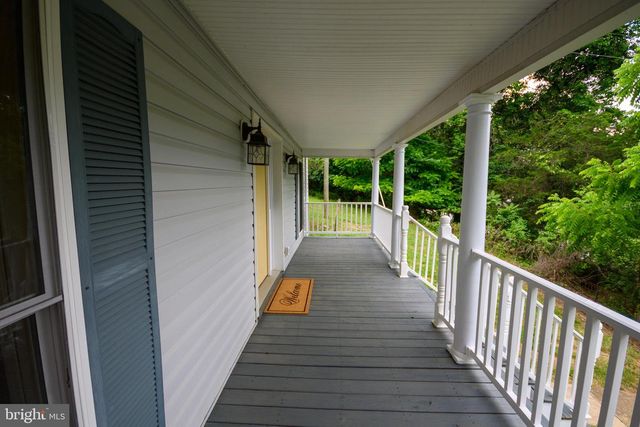 169 CREEK RD E, Toms Brook, VA 22660