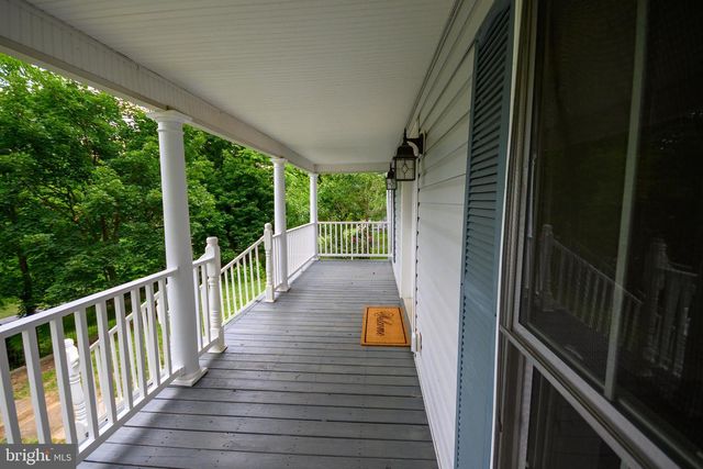 169 CREEK RD E, Toms Brook, VA 22660