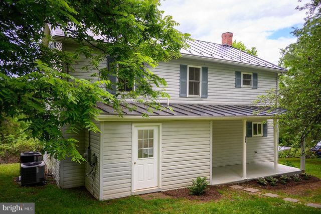 169 CREEK RD E, Toms Brook, VA 22660